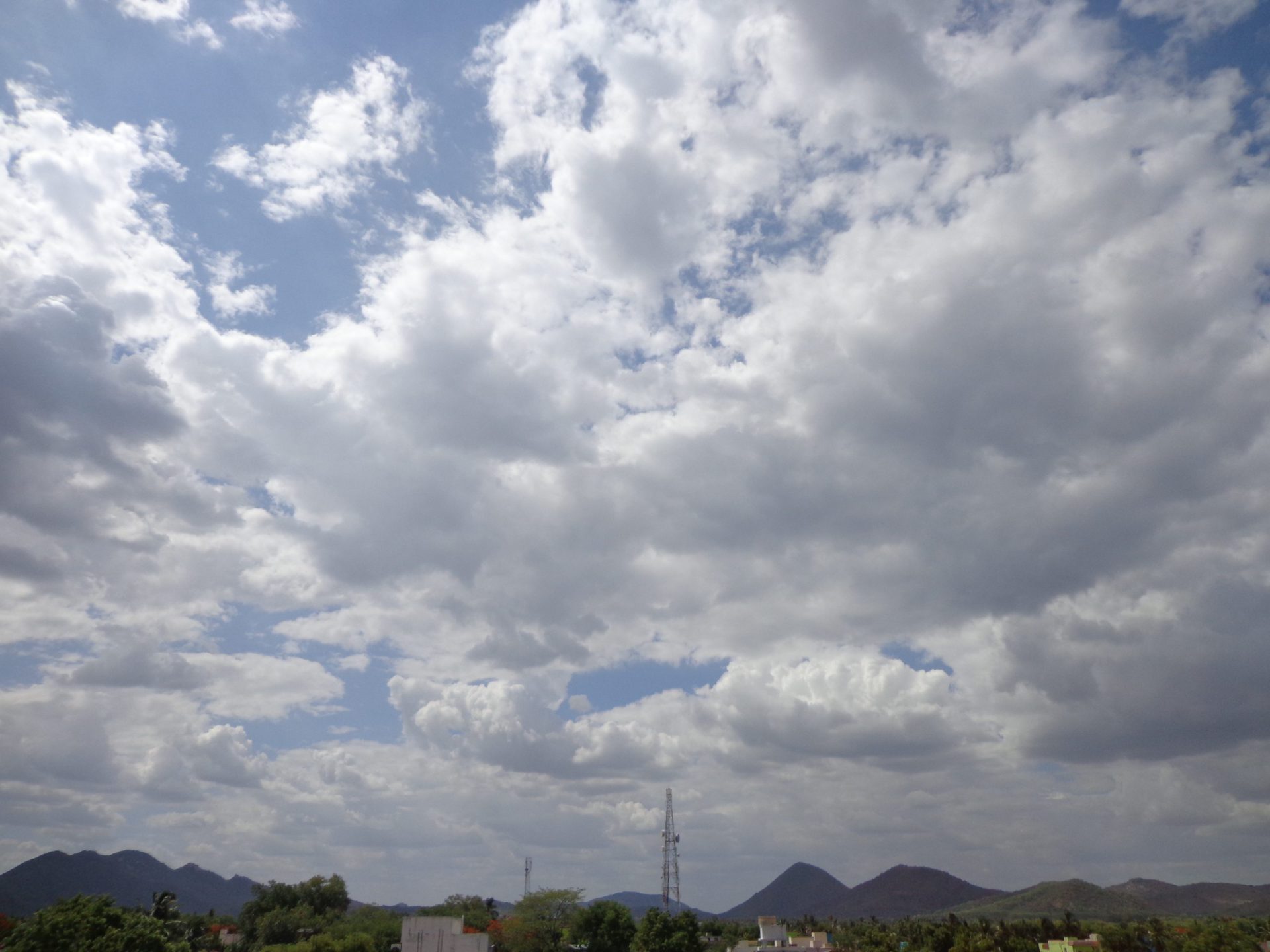 Céu nublado em todo o país