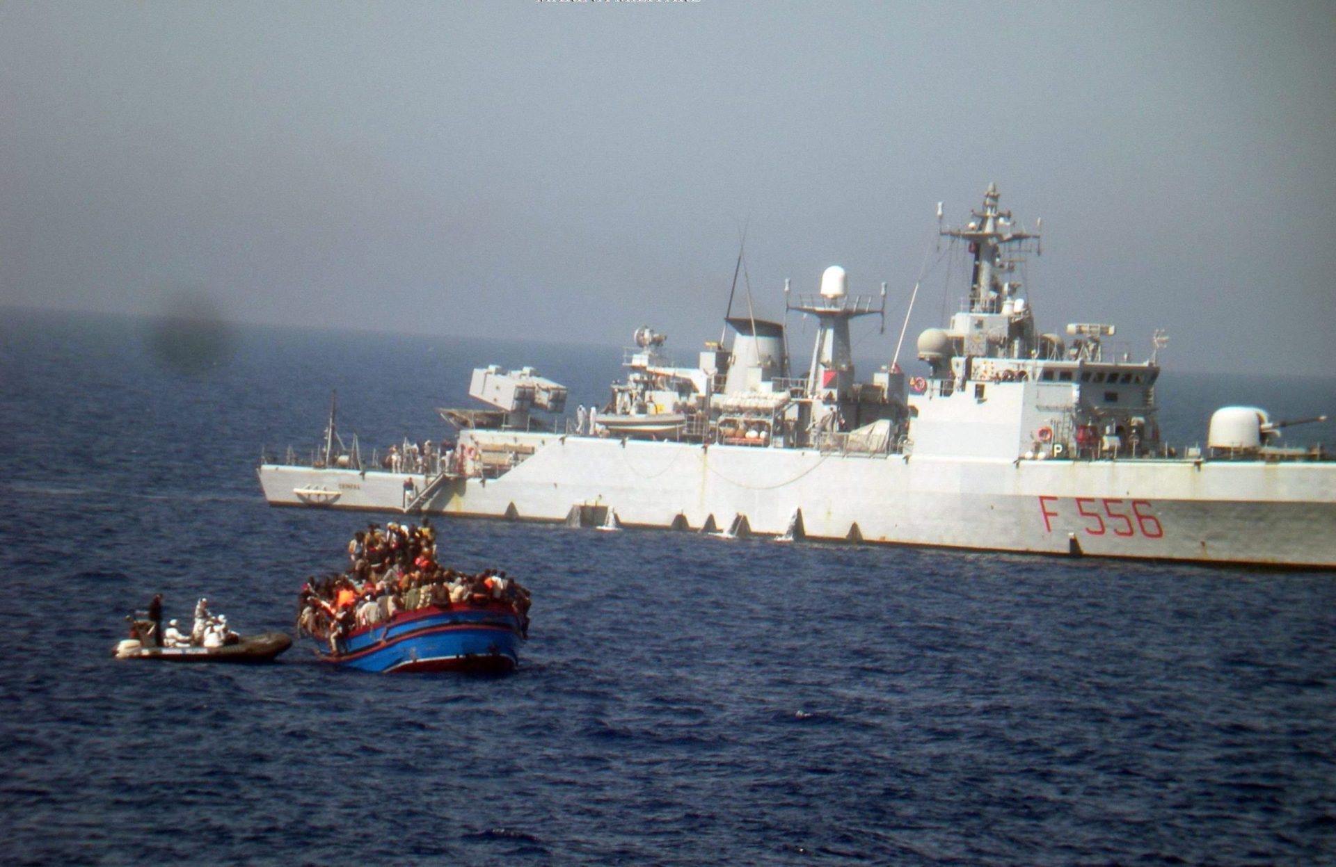 Marinha italiana encontra 30 corpos num navio no canal de Sicília