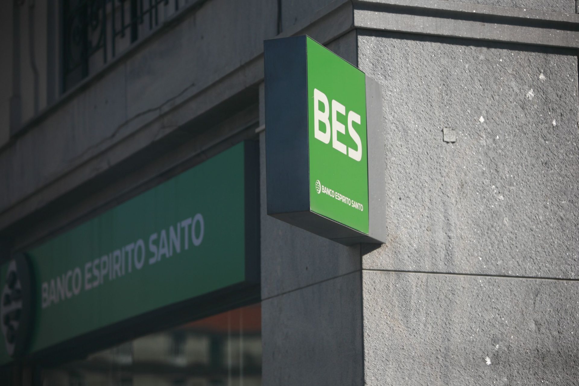 CMVM proíbe venda a descoberto de acções do BES na terça-feira