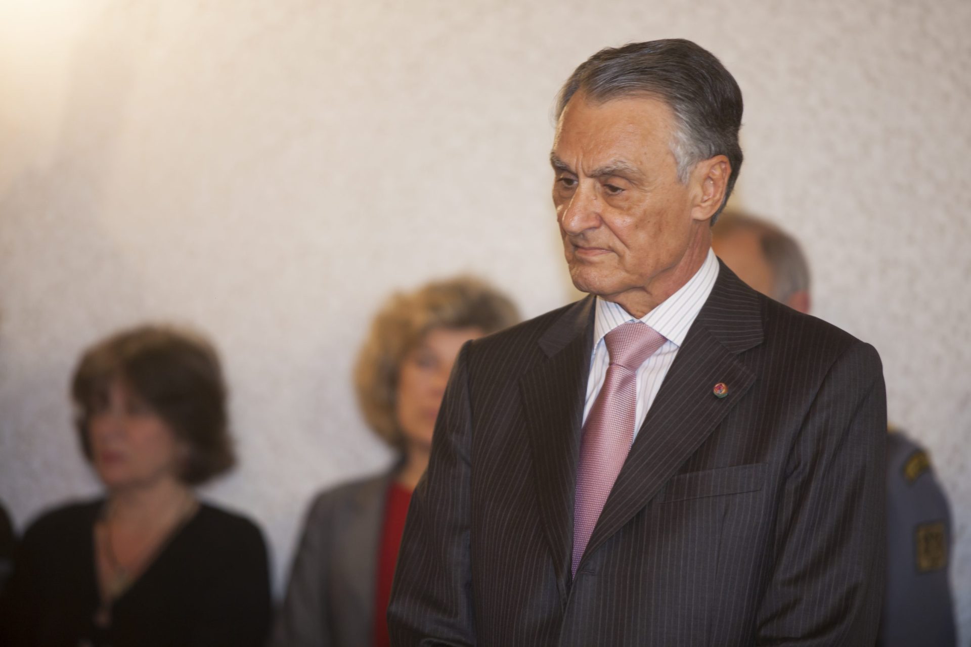 Cavaco condecora quem apoia os mais desfavorecidos