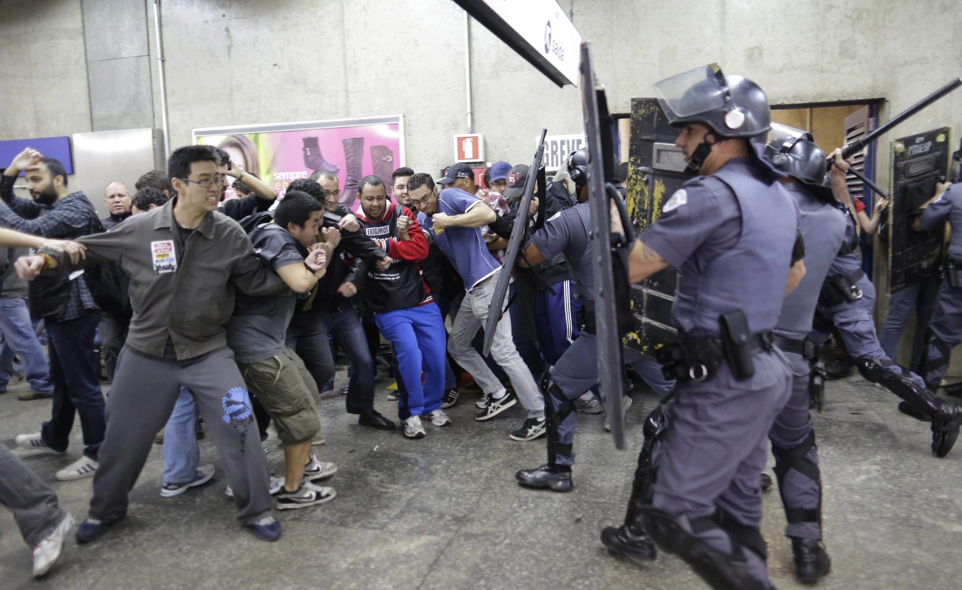 Confrontos no Metro de São Paulo com a polícia