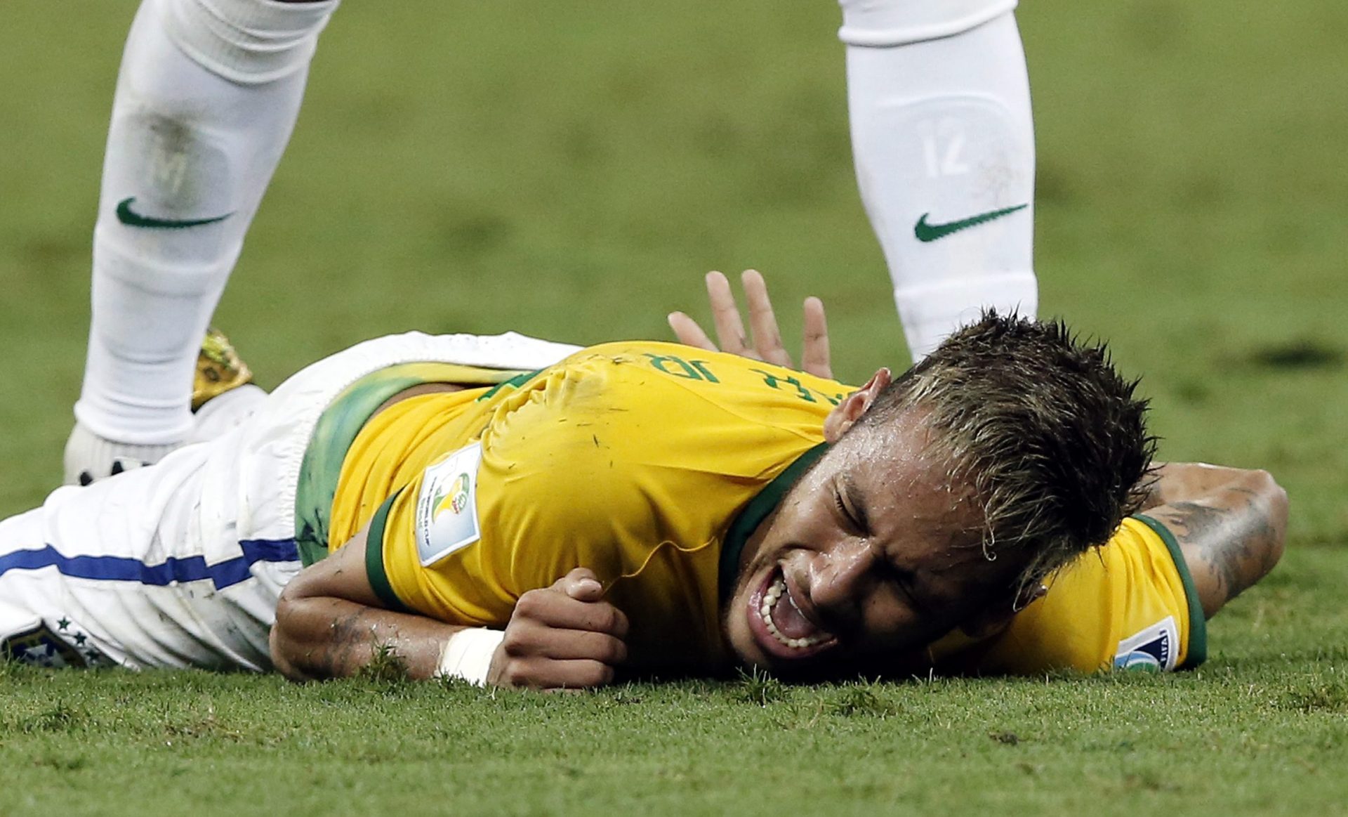 Neymar: &#8216;Dois centímetros ao lado e estaria numa cadeira-de-rodas&#8217;