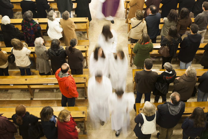 Igreja anglicana aprova ordenação de mulheres bispo