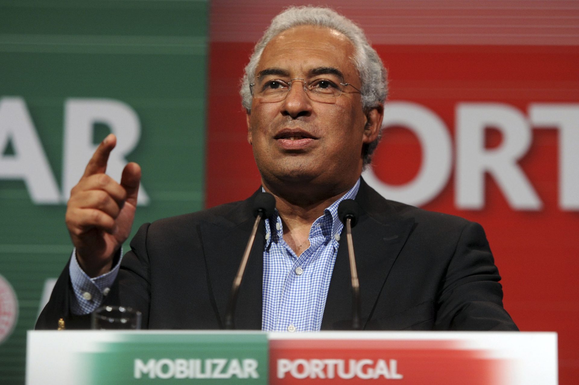 António Costa lança ataque à economia especulativa e defende salários