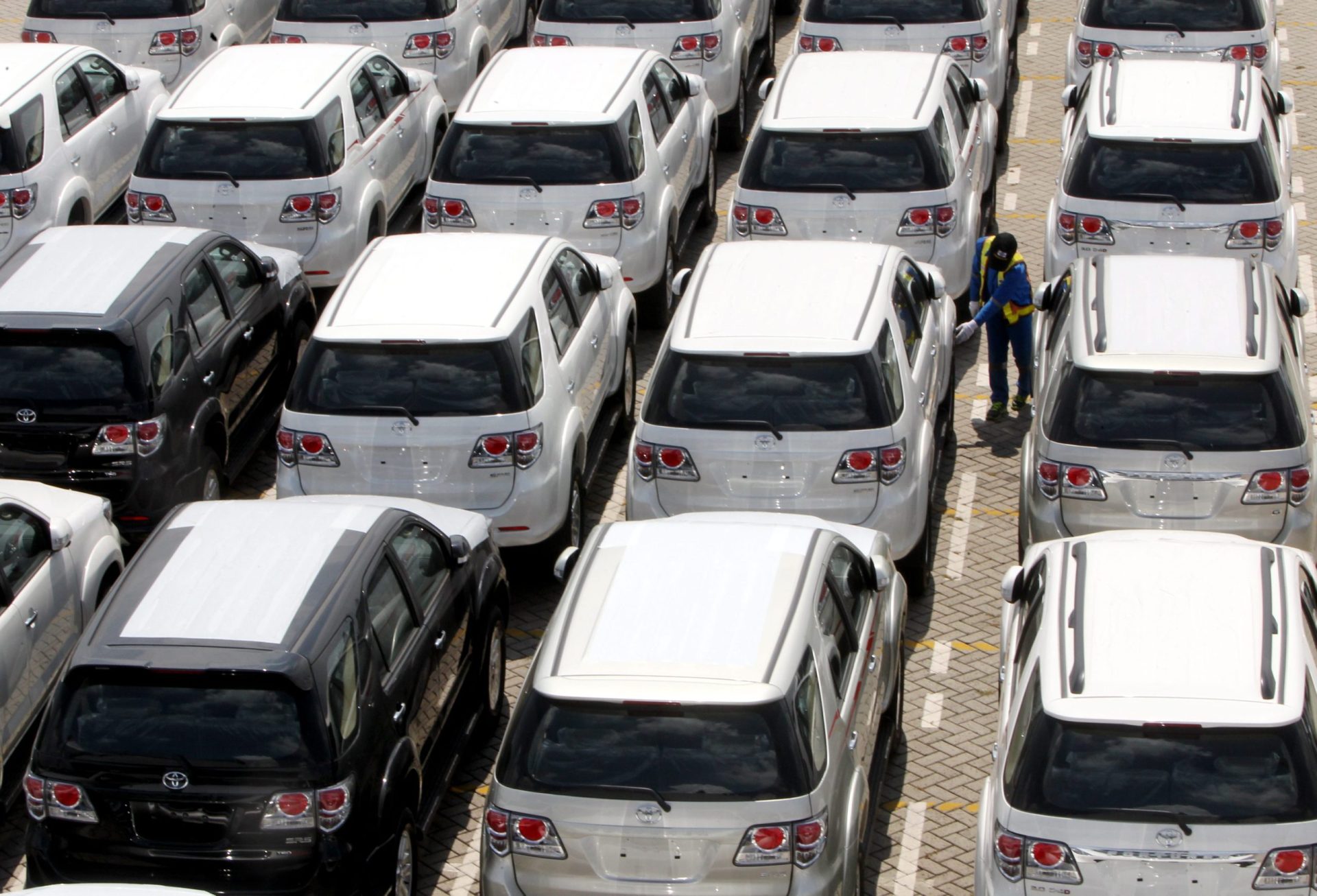 Toyota adia envio de 23 mil carros por estarem sujos
