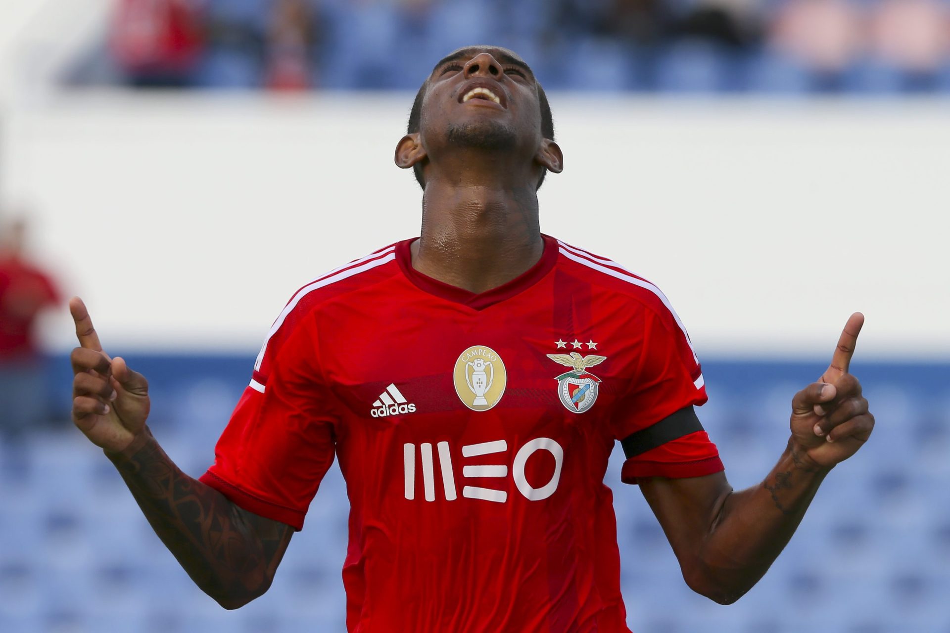 Benfica vence Estoril 1-0