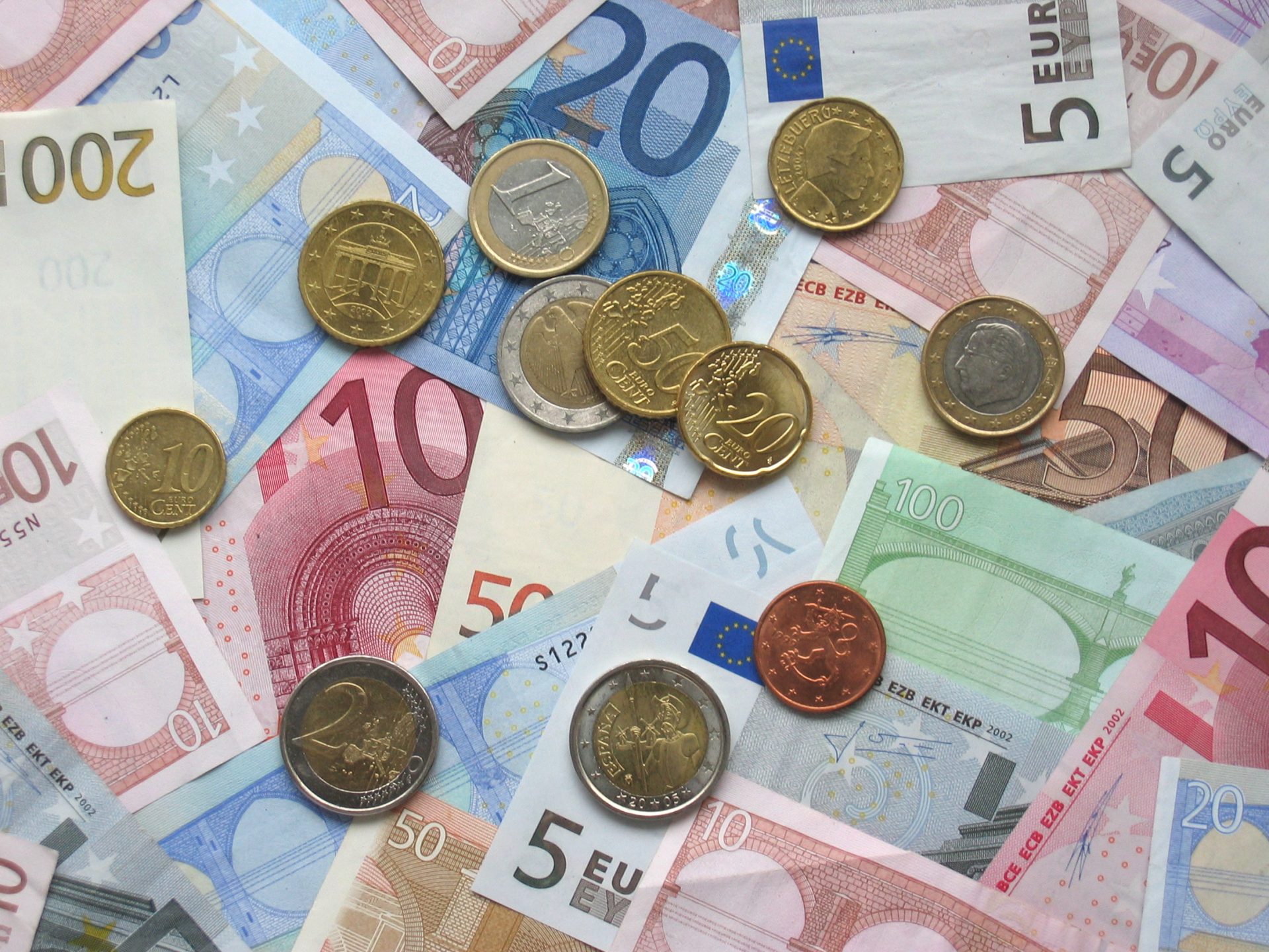 Estado arrecada mais 360 milhões de euros em certificados de aforro e do tesouro