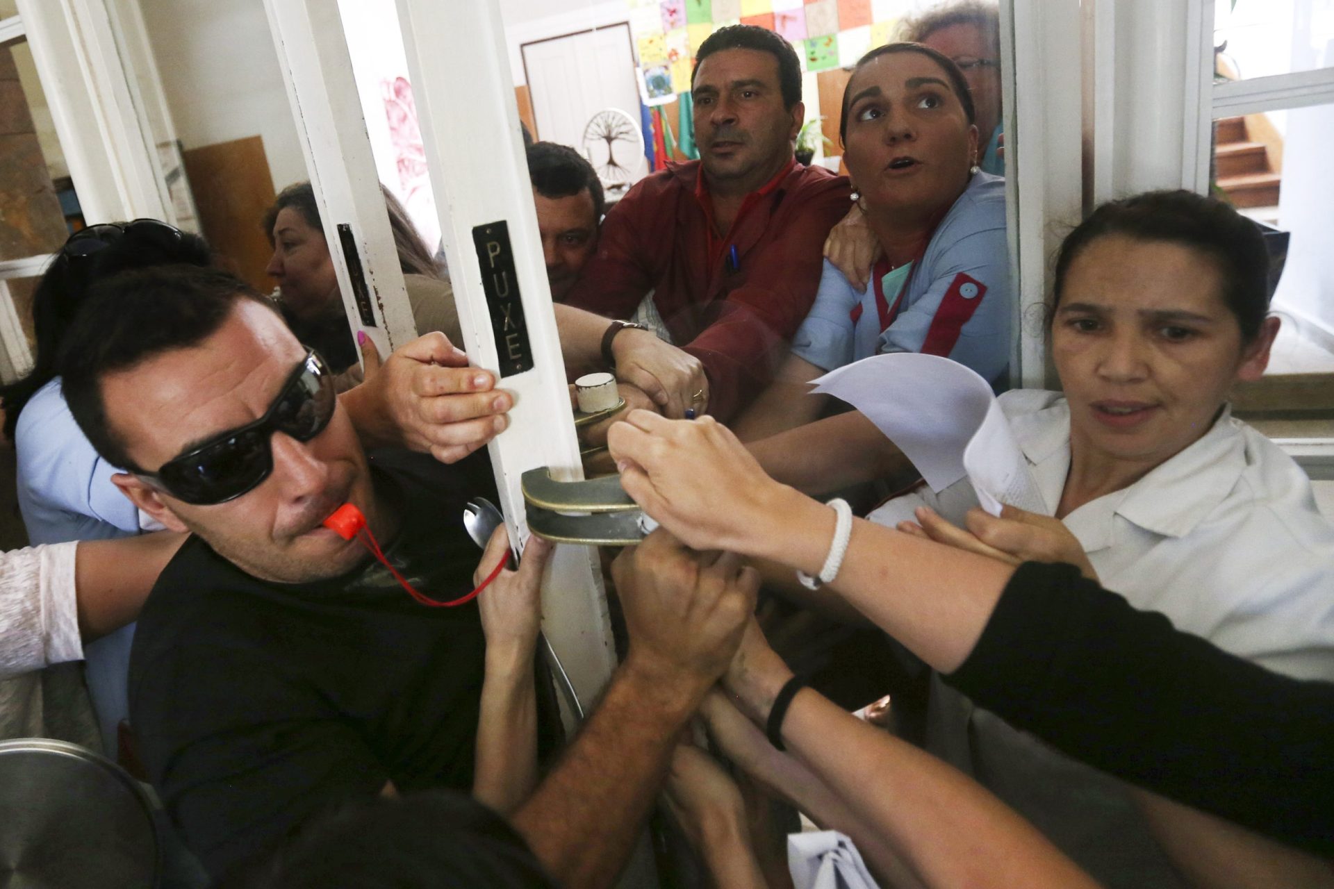 Confusão em protesto de professores