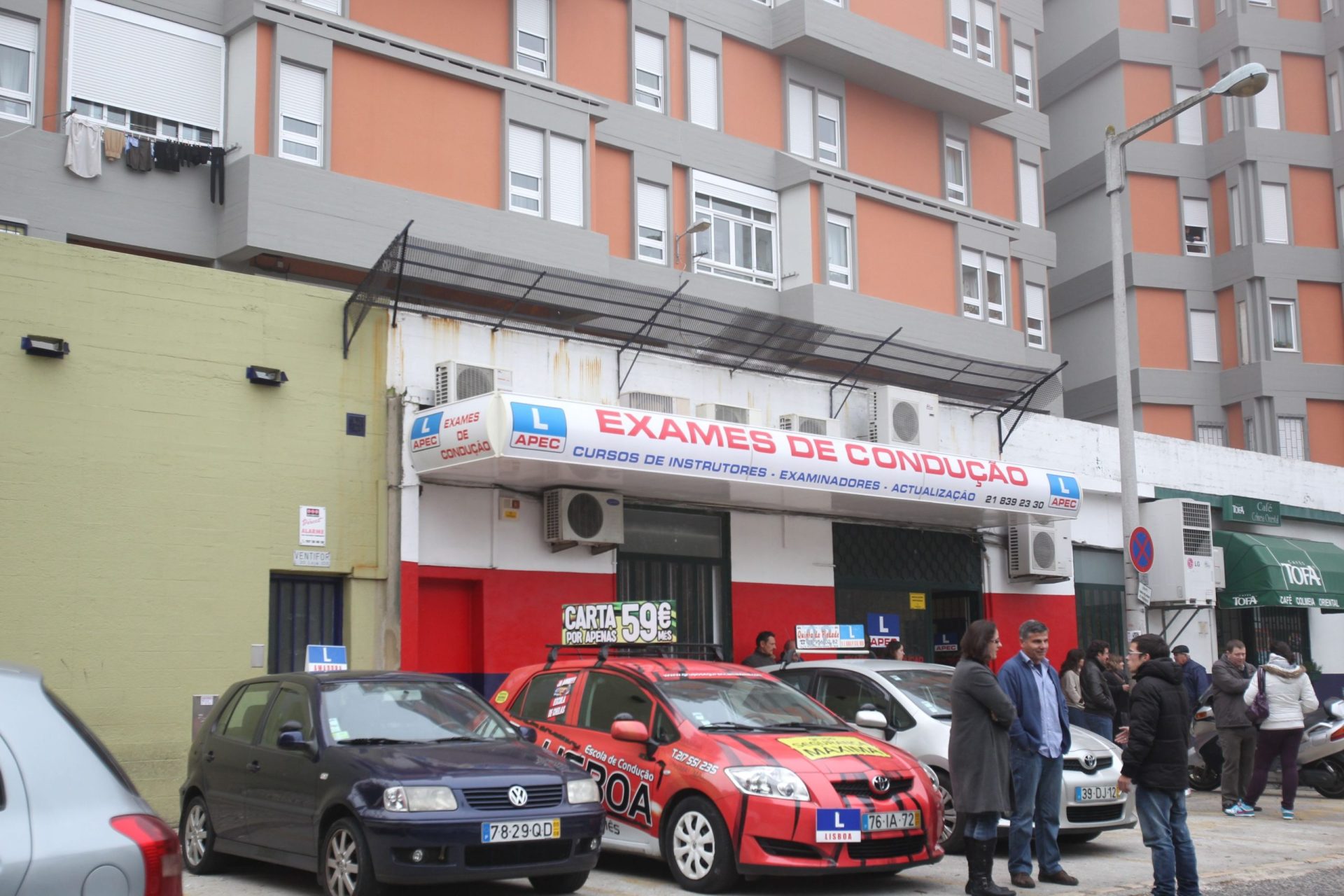 Trabalhadores do ensino da condução protestam em Lisboa