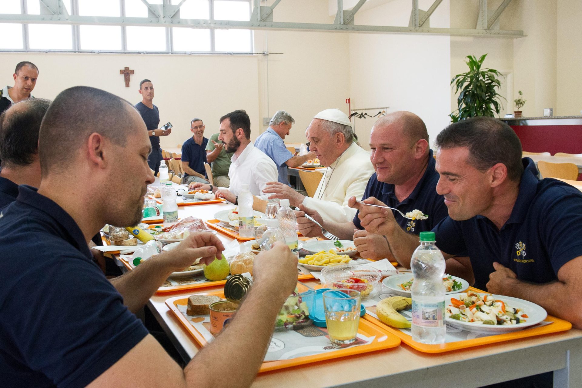 Papa Francisco almoça na cantina do Vaticano