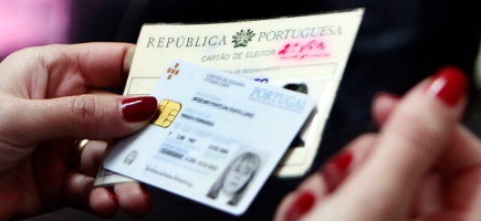 Portugal emitiu em média 220 mil cartões de cidadão por mês em 2014
