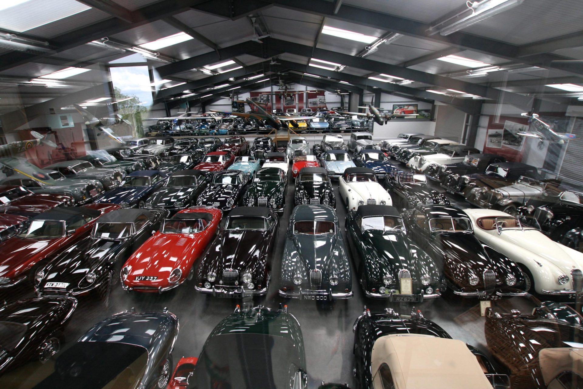 Dentista vende maior colecção de automóveis britânicos