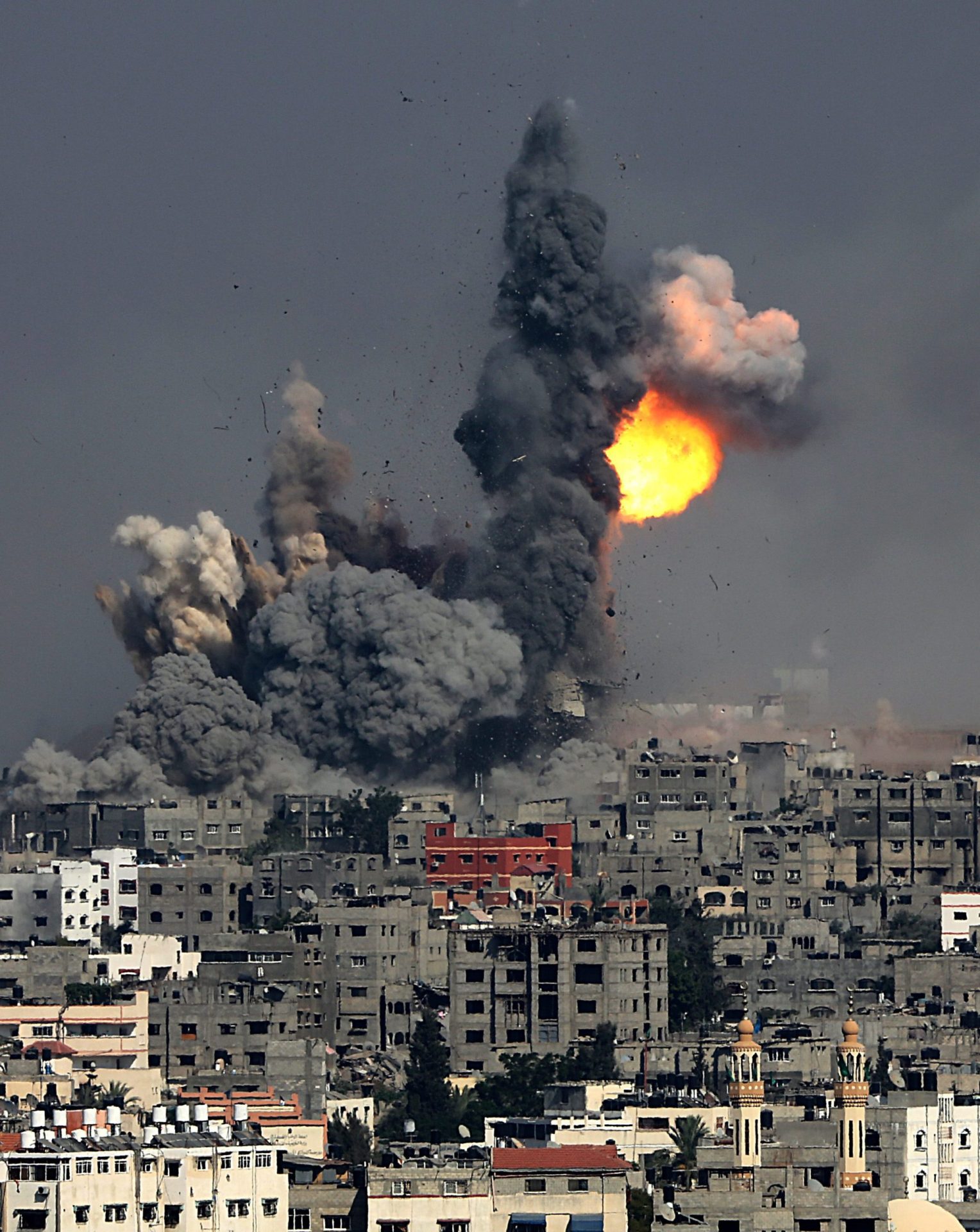 Ataques aéreos a Gaza destroem um bairro inteiro em uma hora