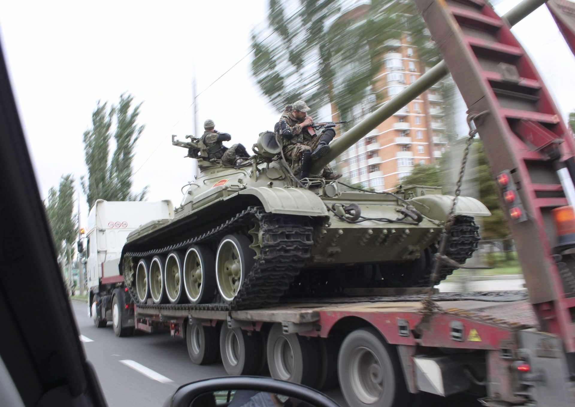Ucrânia recupera terreno e cerca rebeldes