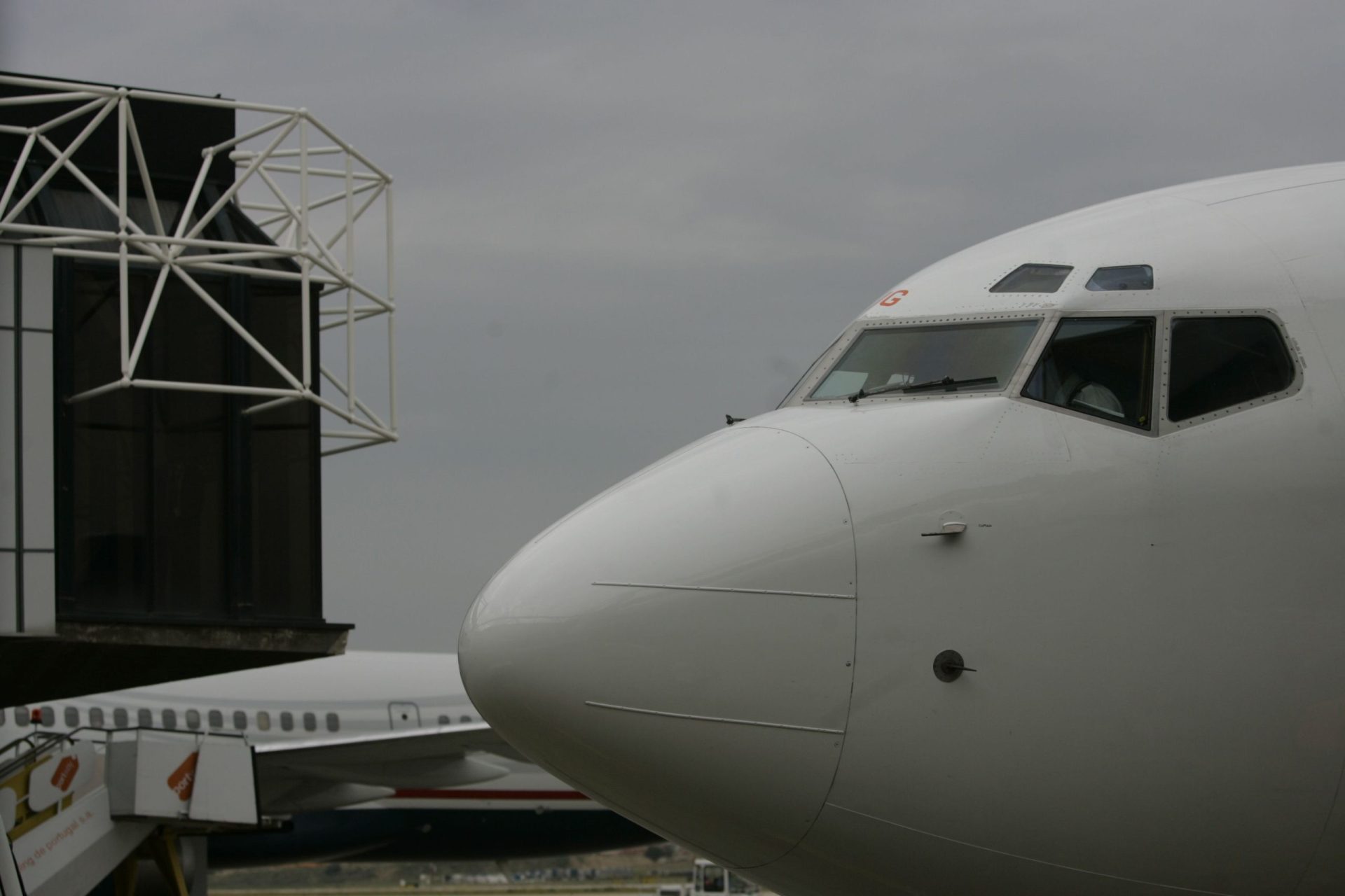 Cancelamento de voo deixou uma centena de passageiros em Amesterdão