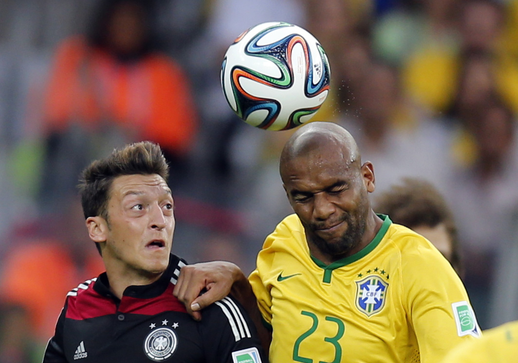 Özil diz aos brasileiros: ‘Este jogo não pode destruir o vosso orgulho’