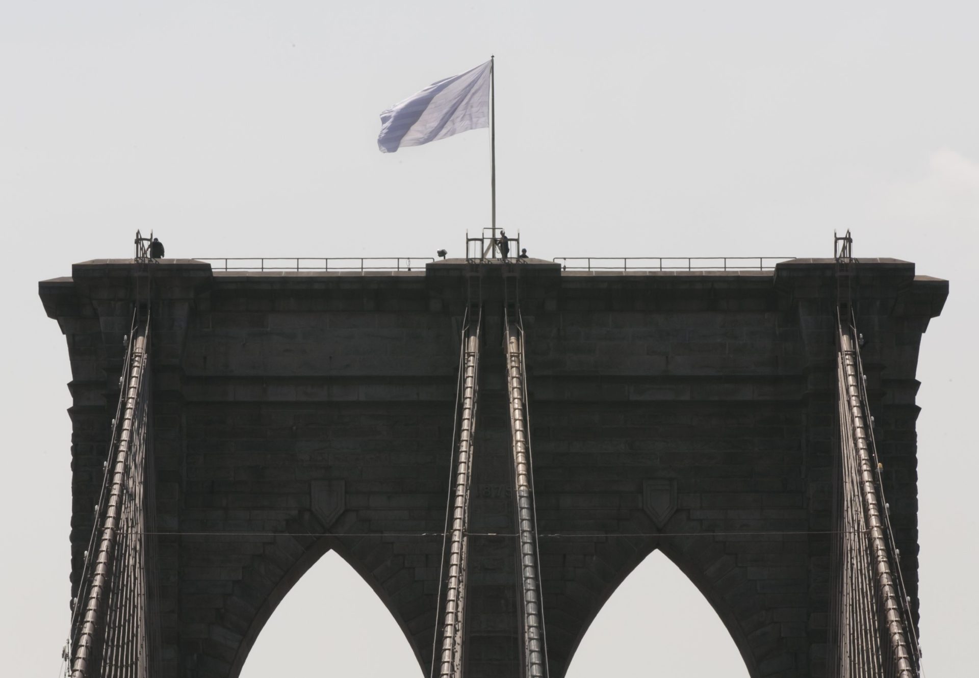Bandeiras brancas na Ponte de Brooklyn? Alemães reivindicam acção