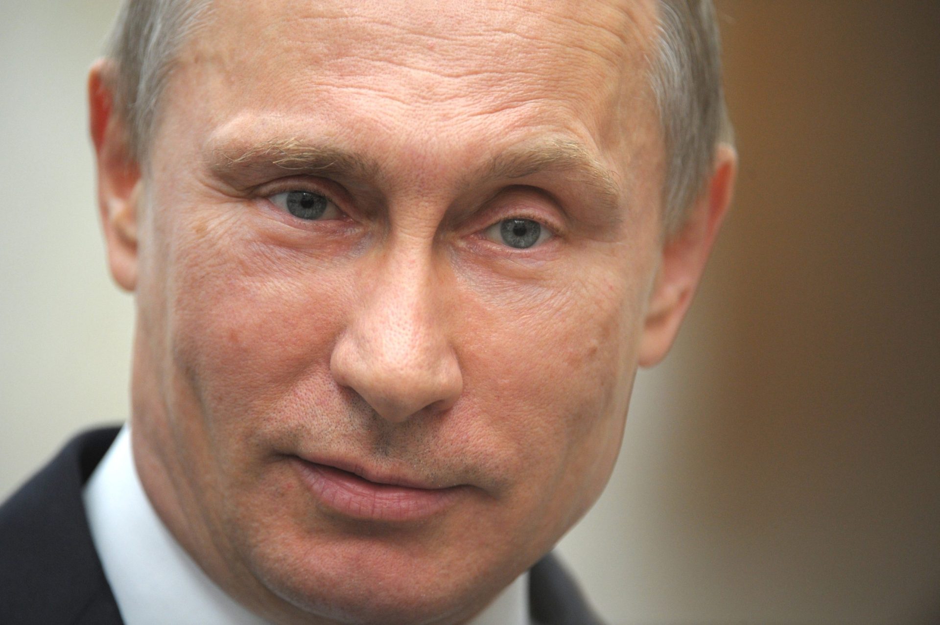 Rússia responde a sanções económicas com restrição a importações
