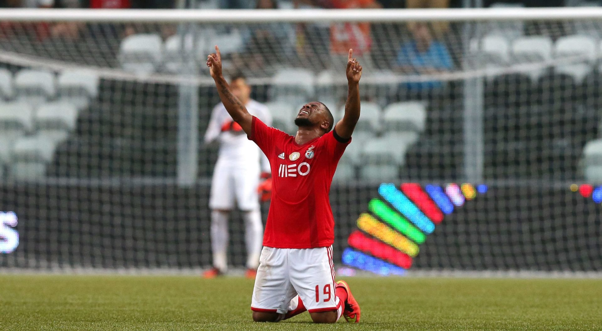 Benfica triunfa no regresso ao Bessa
