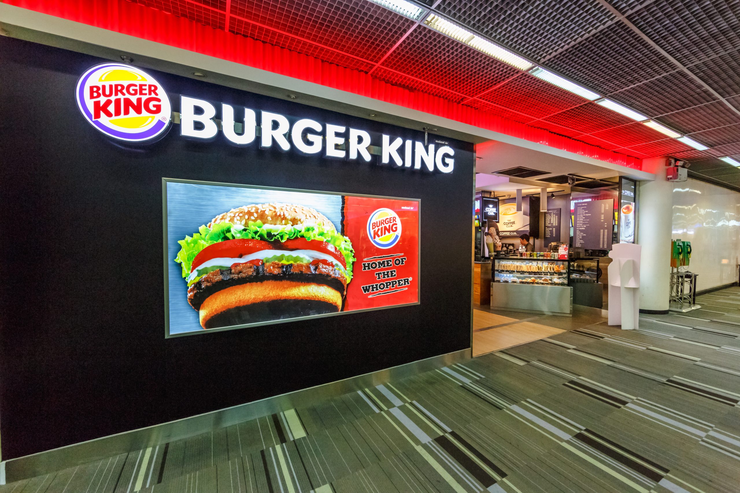 Burger King negoceia fusão com Tim Hortons