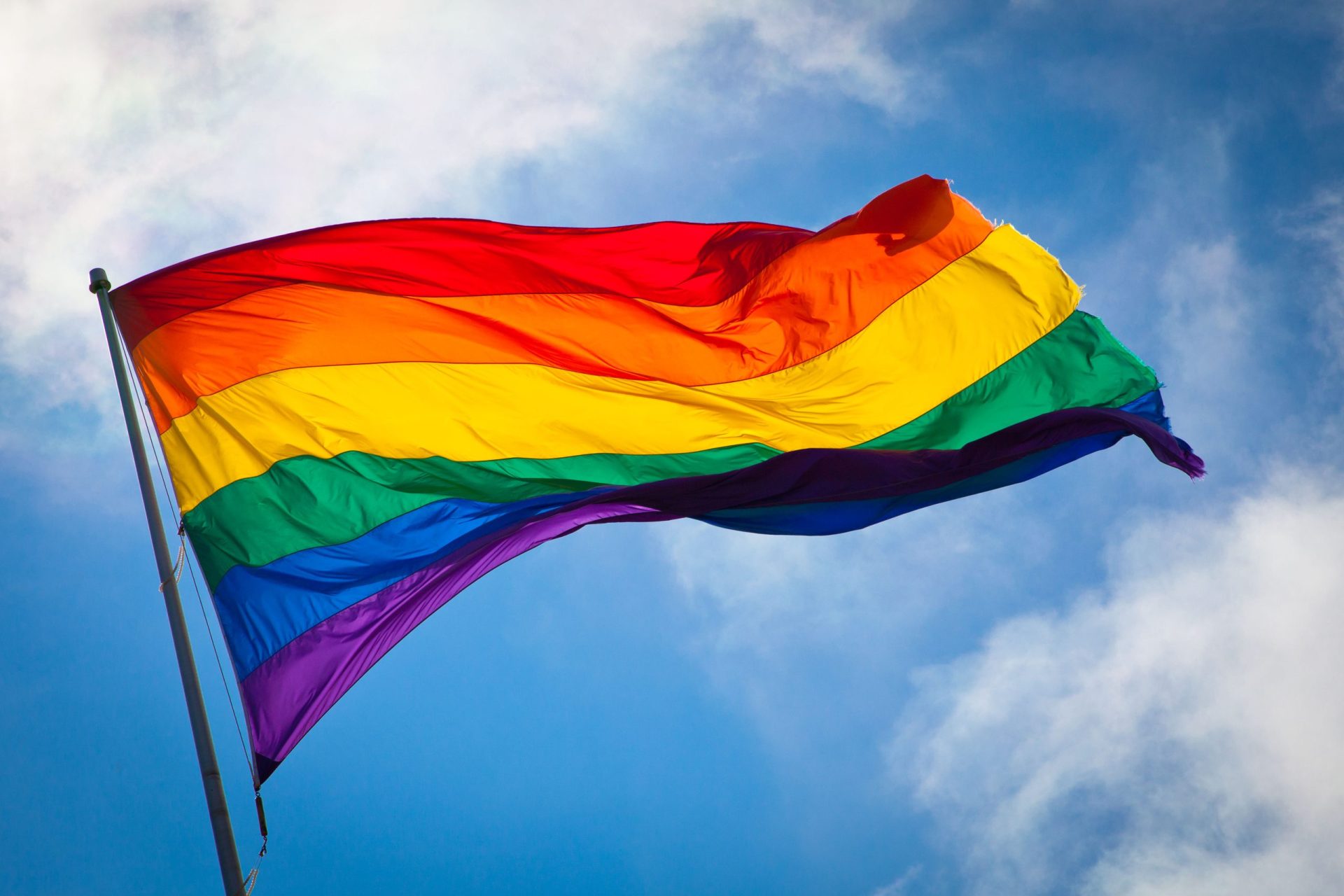 Marcha do Orgulho Gay nos Açores mobiliza pouco mais de dez pessoas