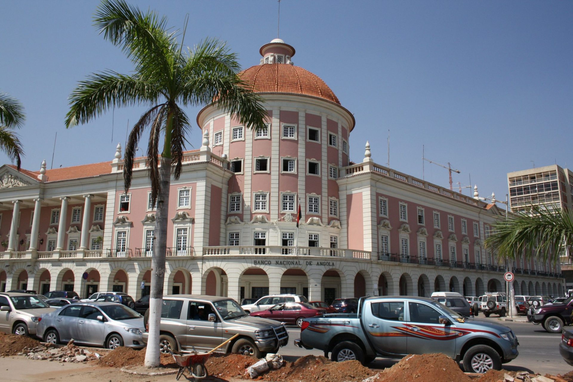 BES: Banco Nacional de Angola nomeia administradores provisórios para o BESA