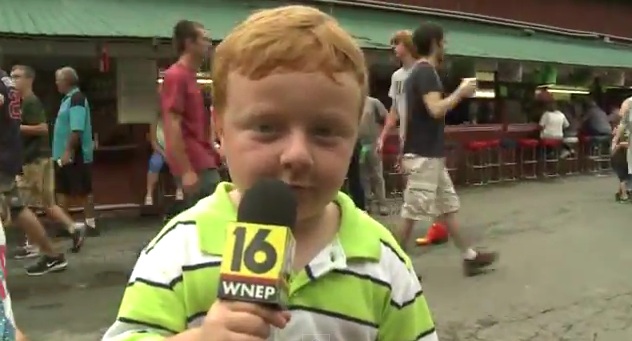 ‘Repórter’ de 5 anos torna-se fenómeno da internet