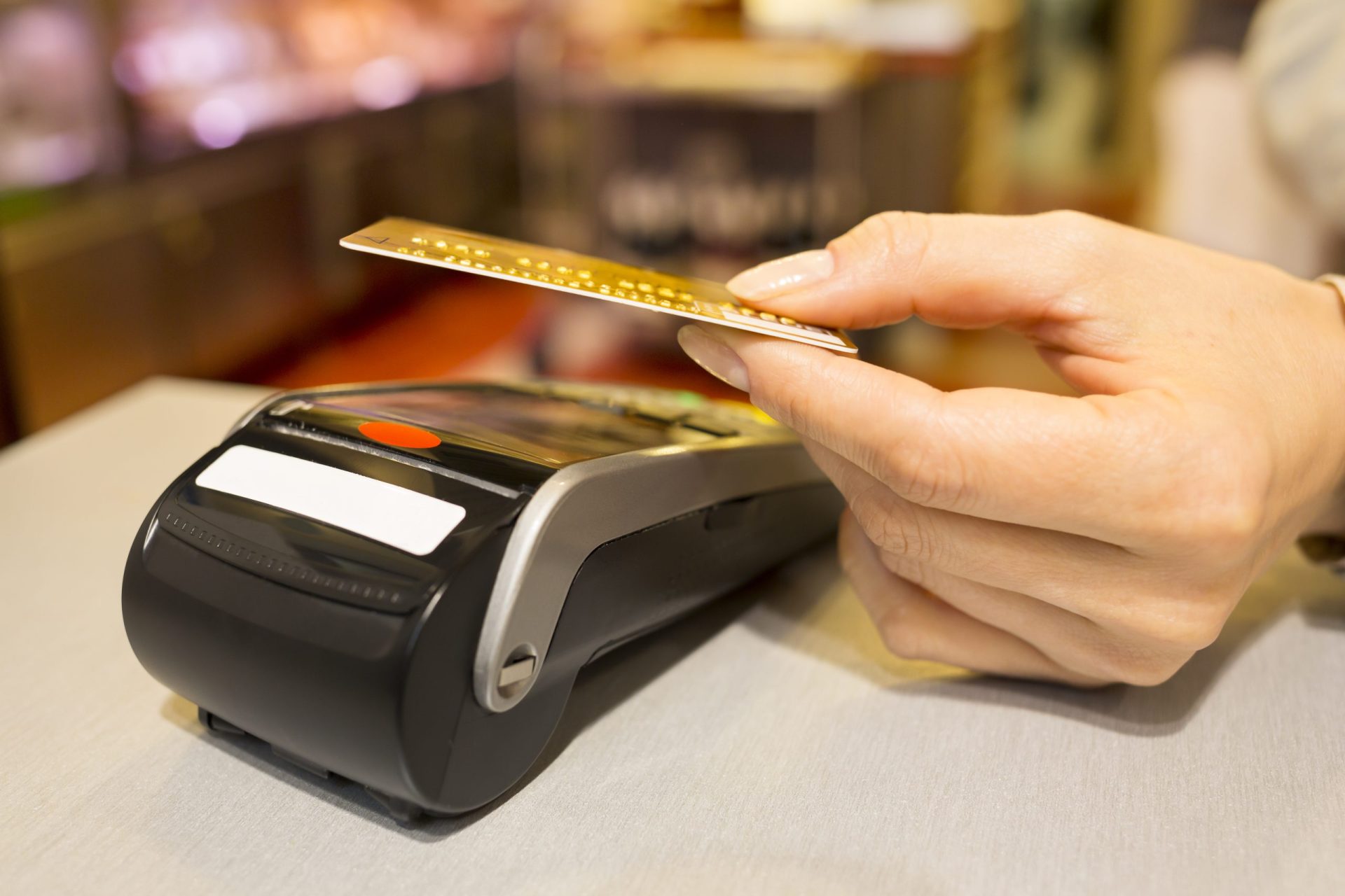 Deco esclarece dúvidas sobre o cartão de crédito ‘contactless’