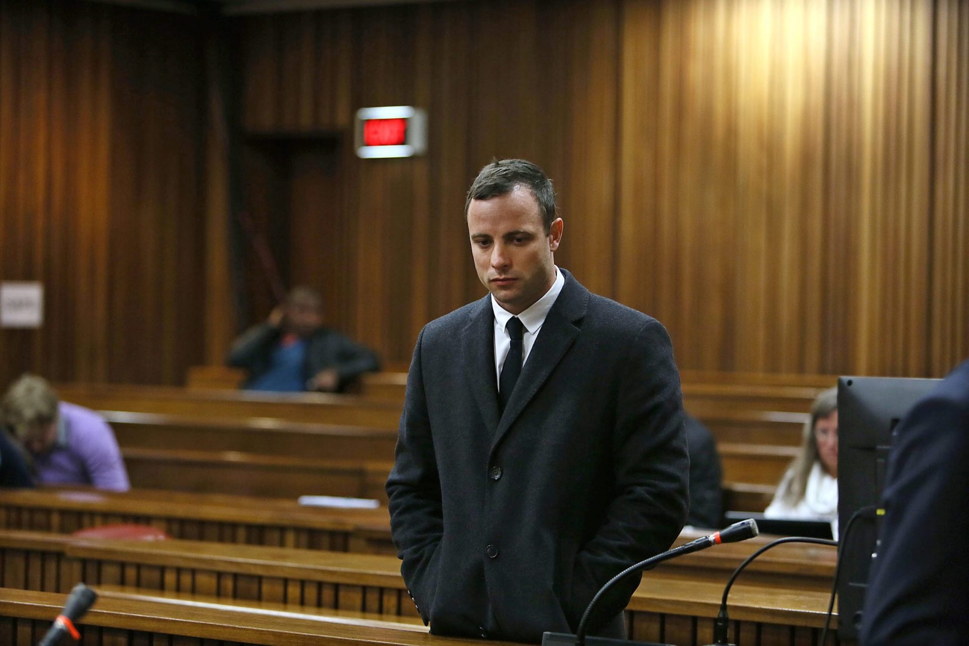 Oscar Pistorius absolvido de homicídio premeditado