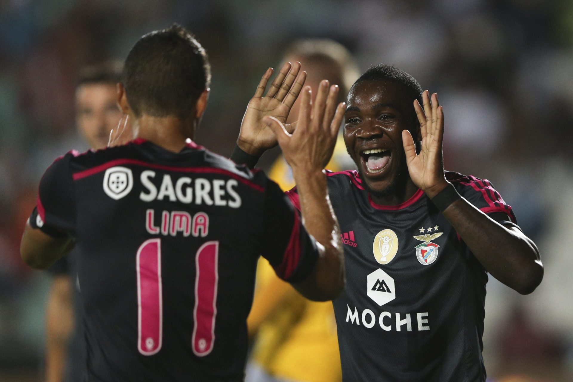 Benfica vence Setúbal 5-0