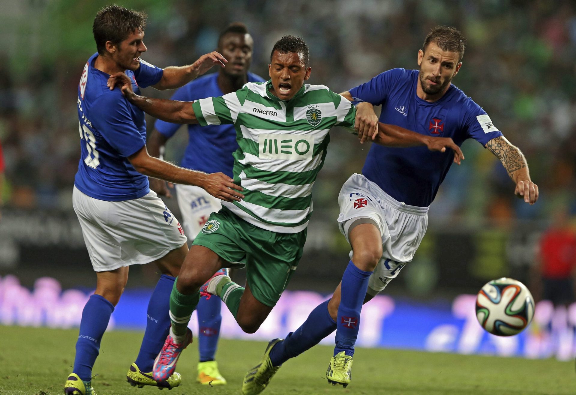 Sporting empata em casa