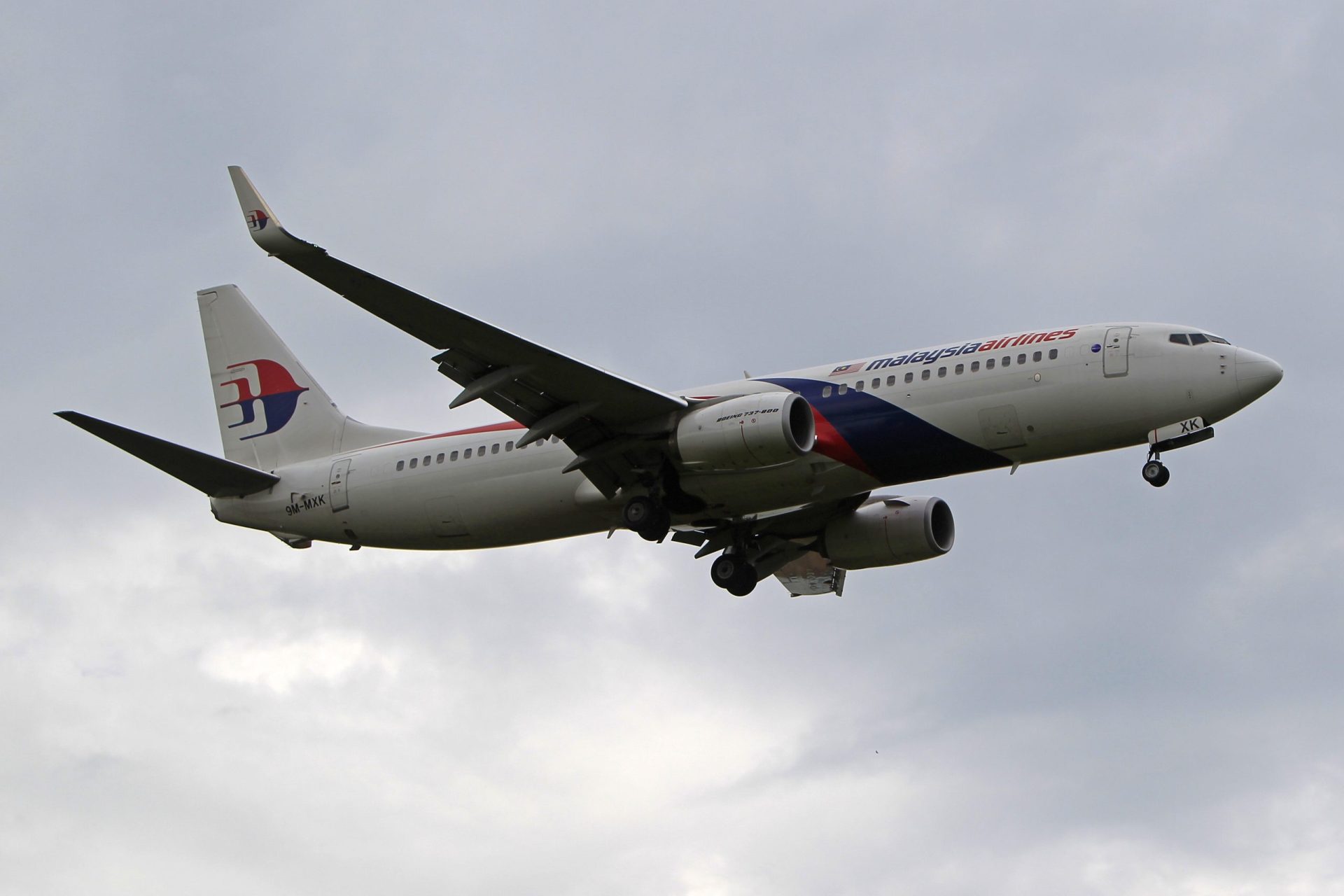 Problema leva avião da Malaysia Airlines a regressar