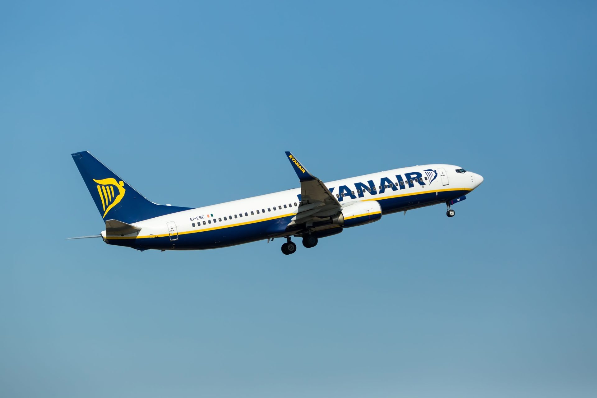 Ryanair muda destino de avião e obriga passageiros a sair