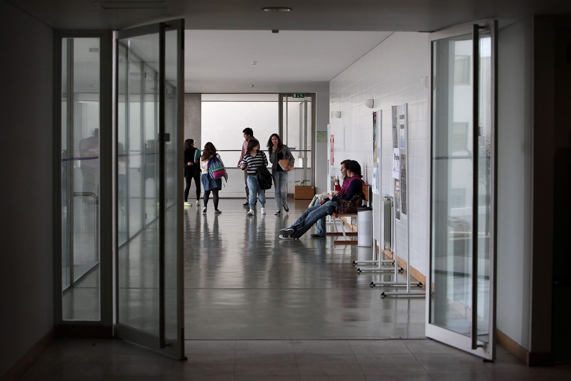 Metade dos universitários acha que não estará em Portugal em 2020