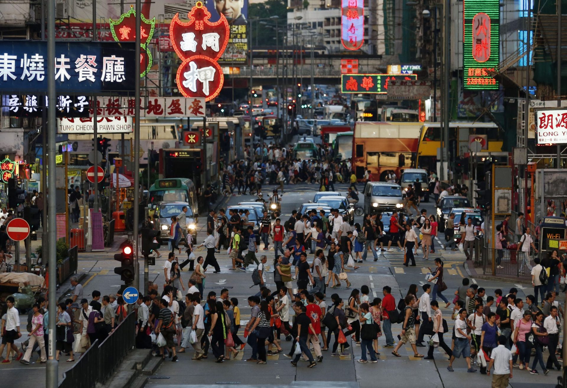 Hong Kong: Manhã invulgarmente tranquila na metrópole financeira asiática