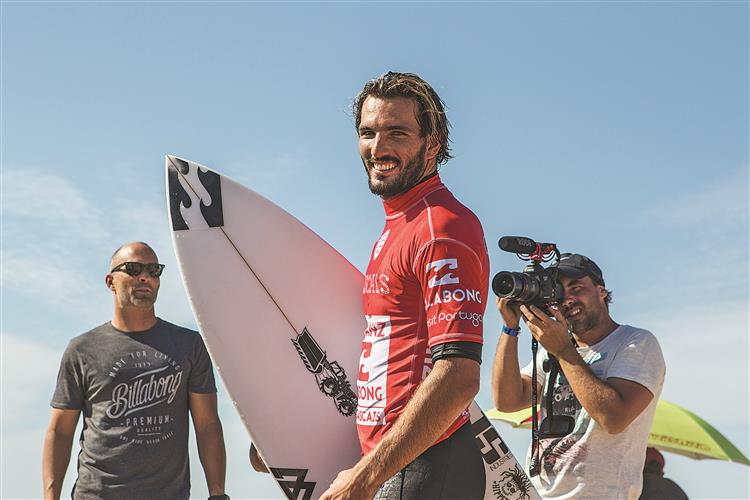 Frederico Morais sagra-se campeão nacional de surf