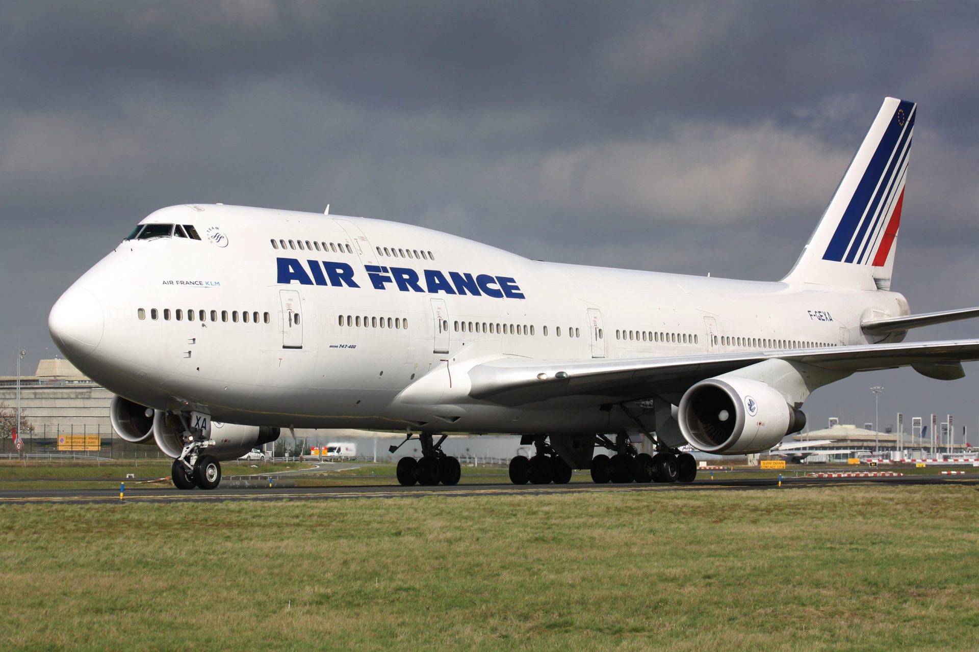 Air France vai despedir cerca de mil trabalhadores em 2016