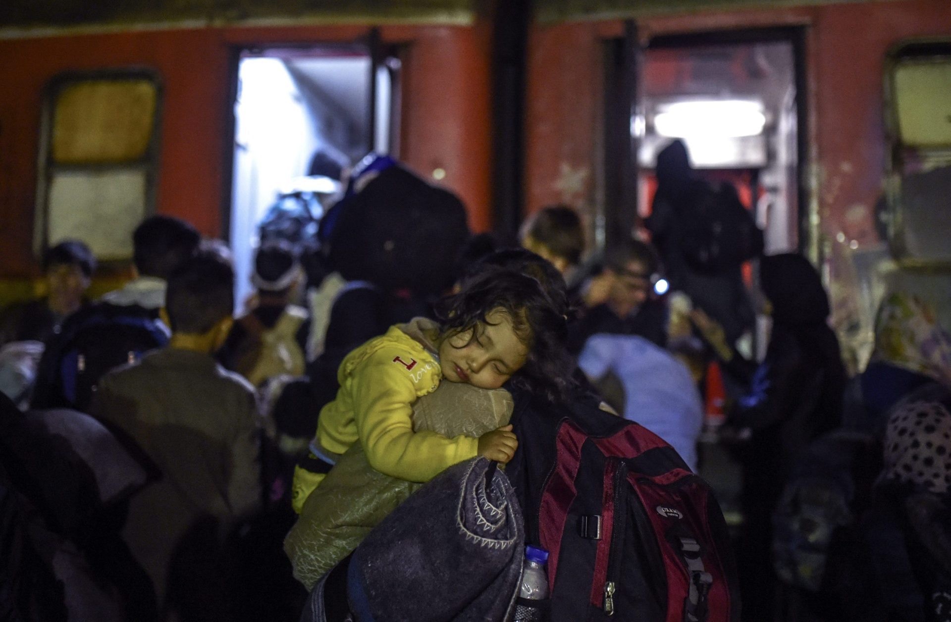Dez mil refugiados entraram na Macedónia em 24 horas
