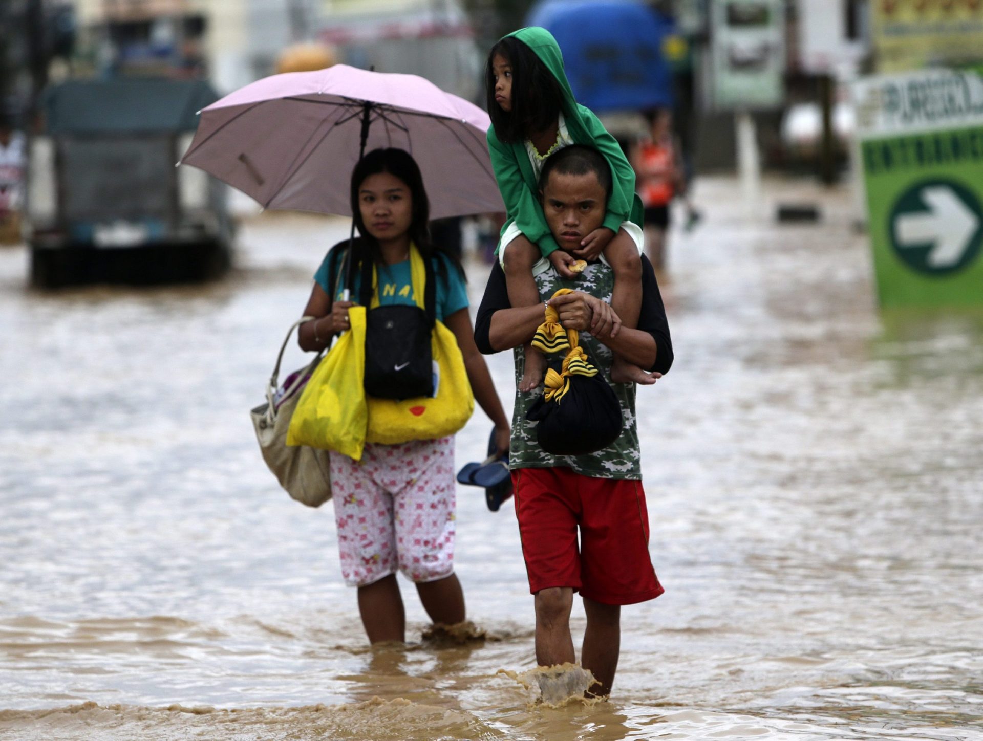 Tufão enfraquece após causar quatro mortos nas Filipinas