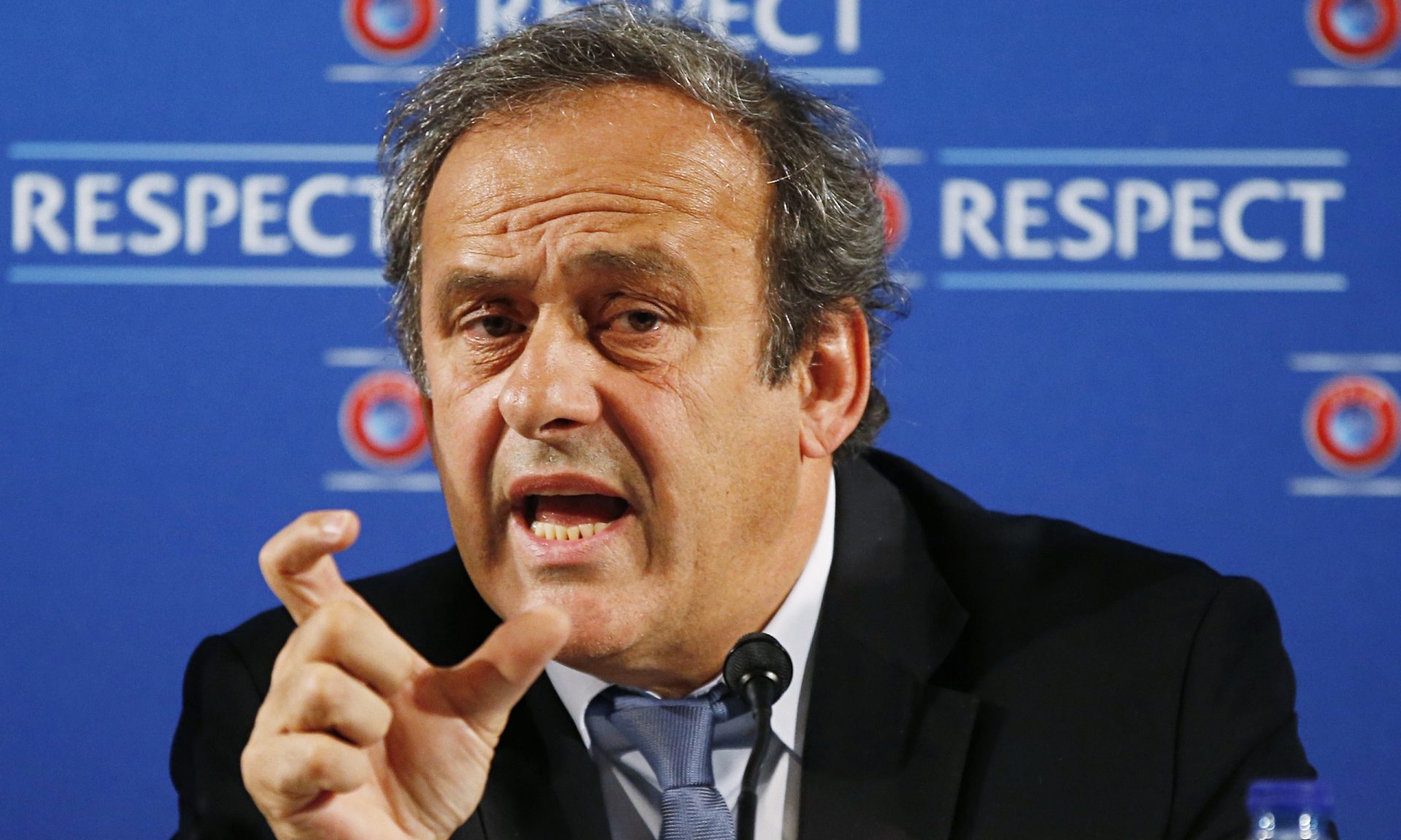 Candidatura de Platini só será analisada depois de cumprida a suspensão