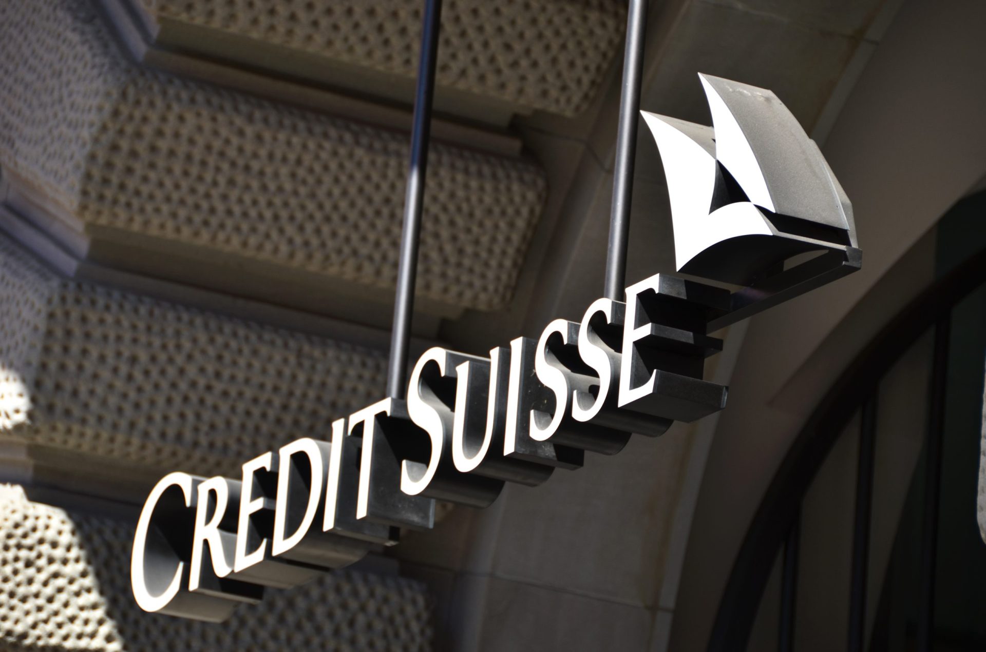 Credit Suisse vai despedir 5.000 pessoas