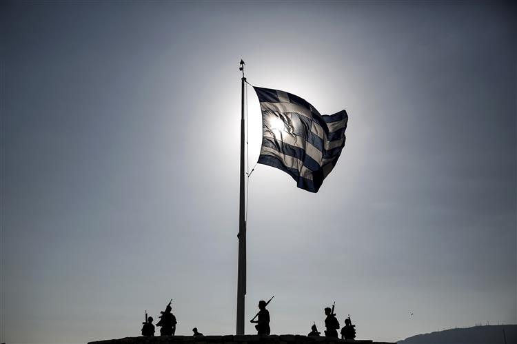 Parlamento grego aprova lei sobre recapitalização da banca