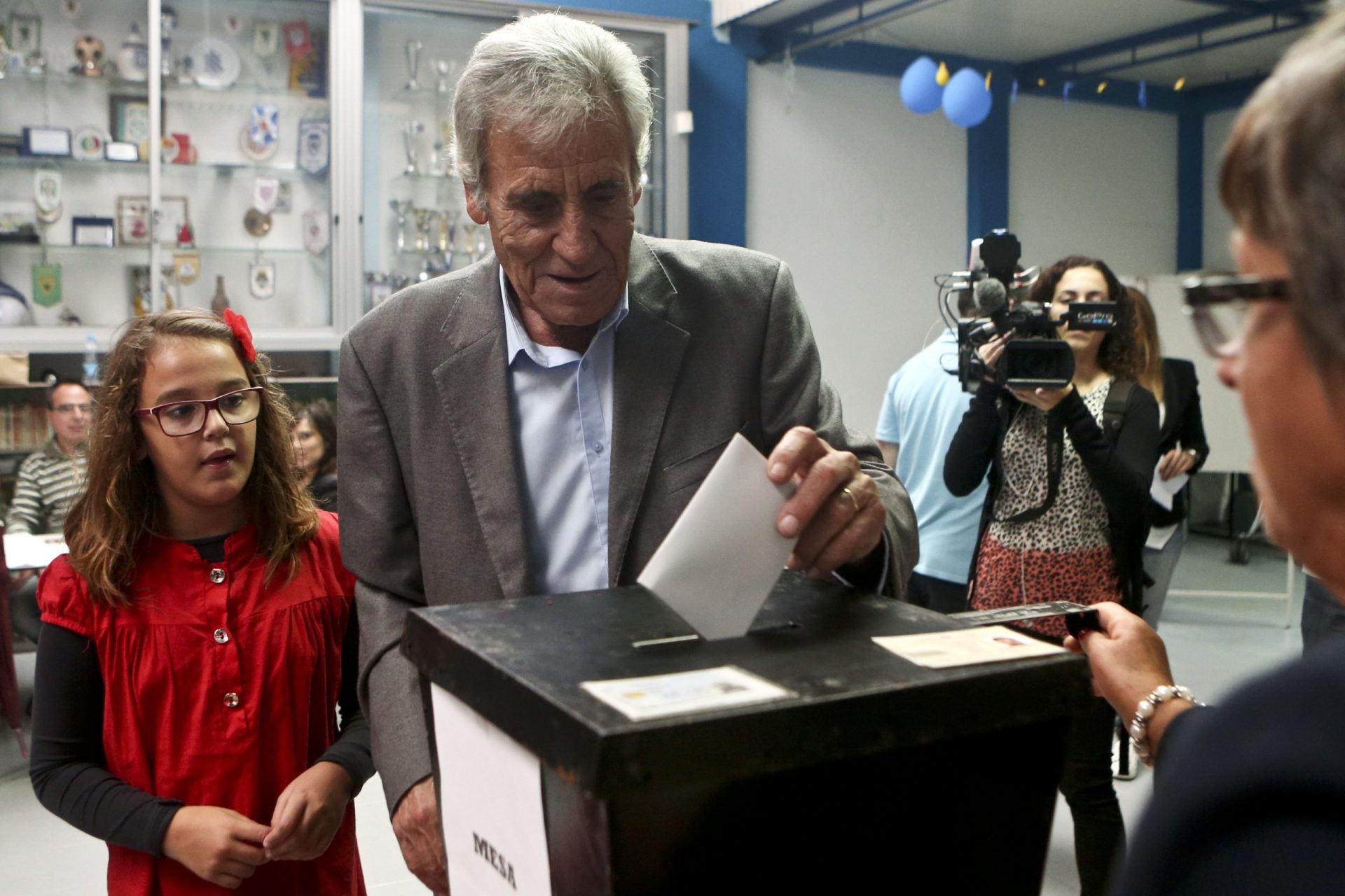 Jerónimo de Sousa foi votar com os netos e diz estar &#8216;tranquilo e confiante&#8217;