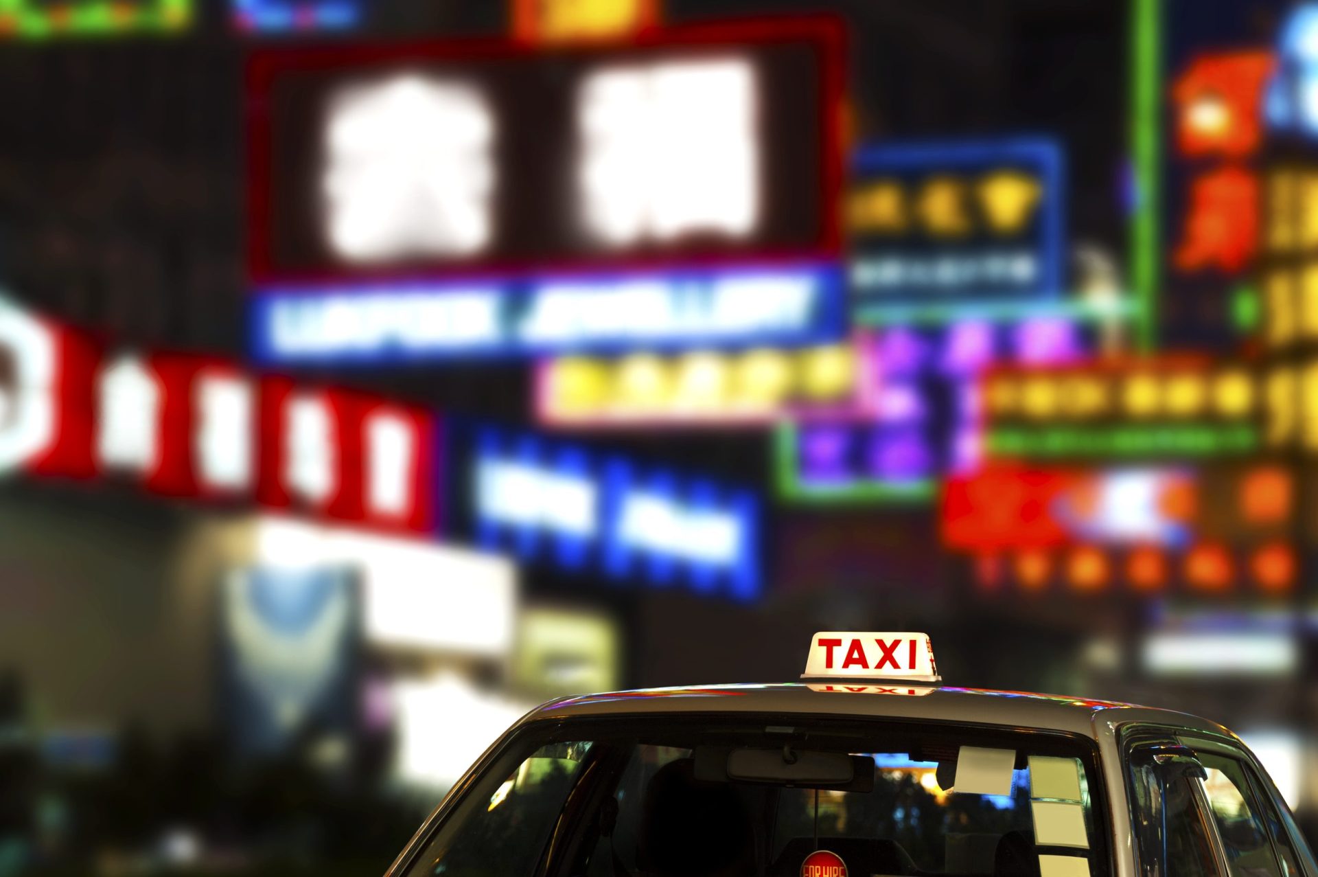 Turista paga mais de 900 euros por viagem de táxi que custaria 35 em Hong Kong