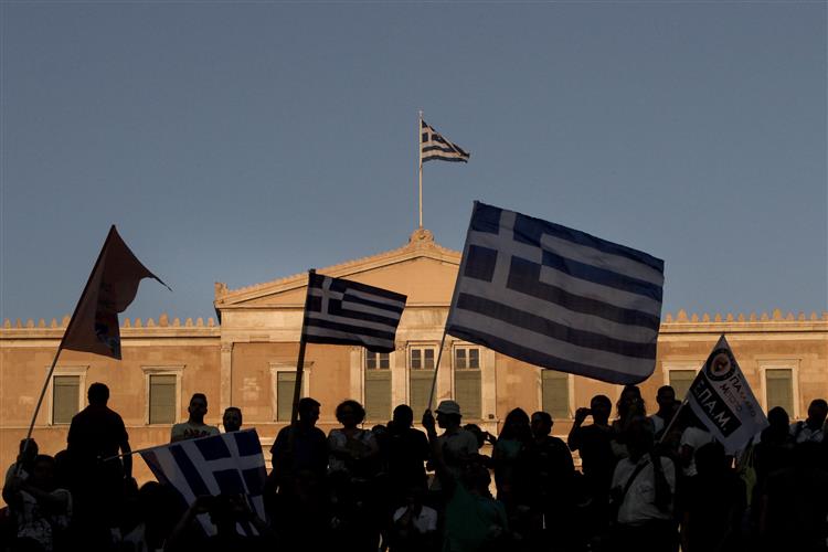 Grécia: Ministério das Finanças anuncia alívio das restrições bancárias