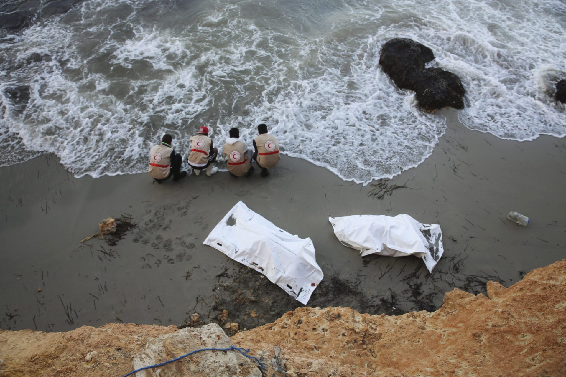 Migrações. Encontrados 85 corpos em praias líbias nos últimos cinco dias