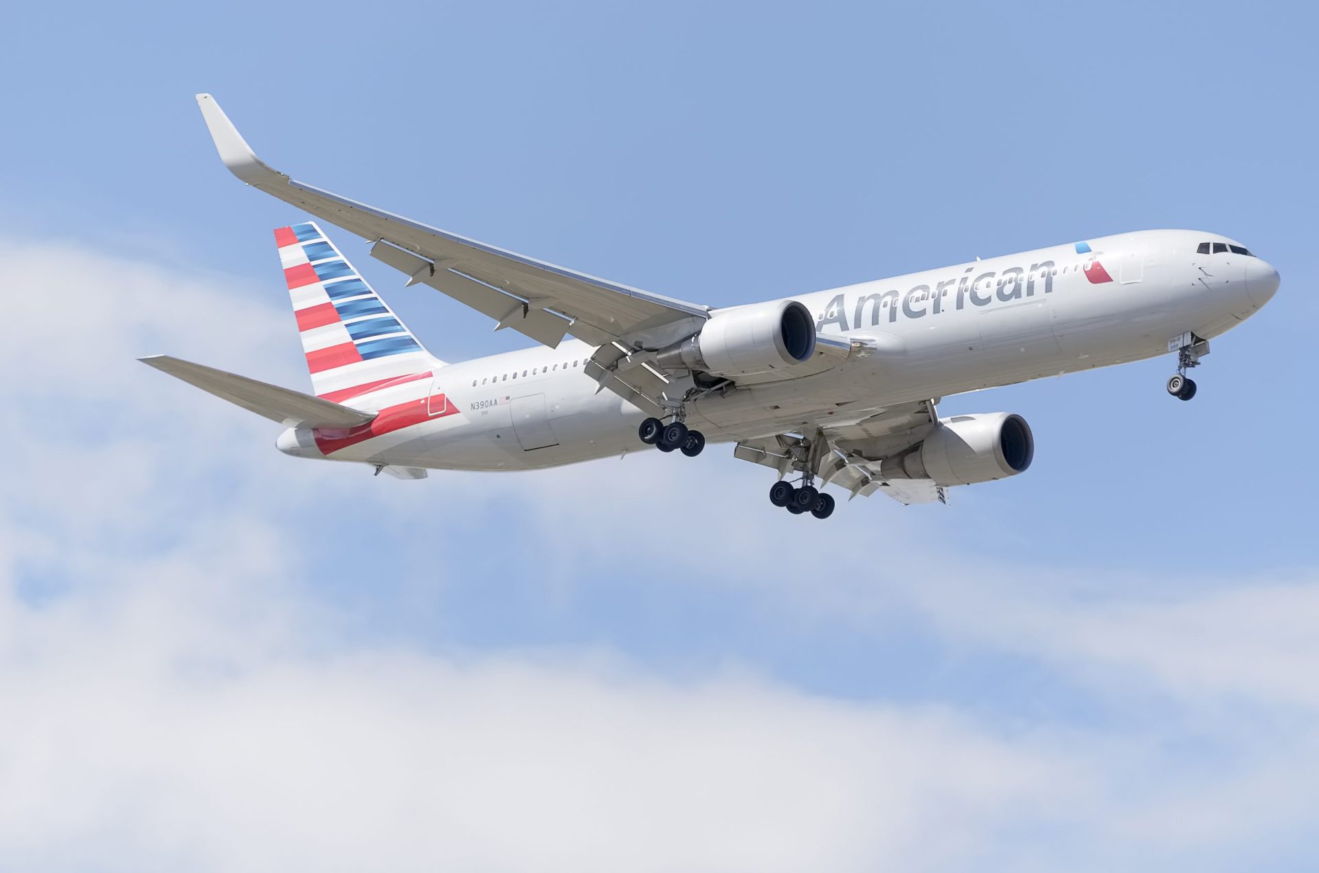 Piloto morre durante o voo da American Airlines