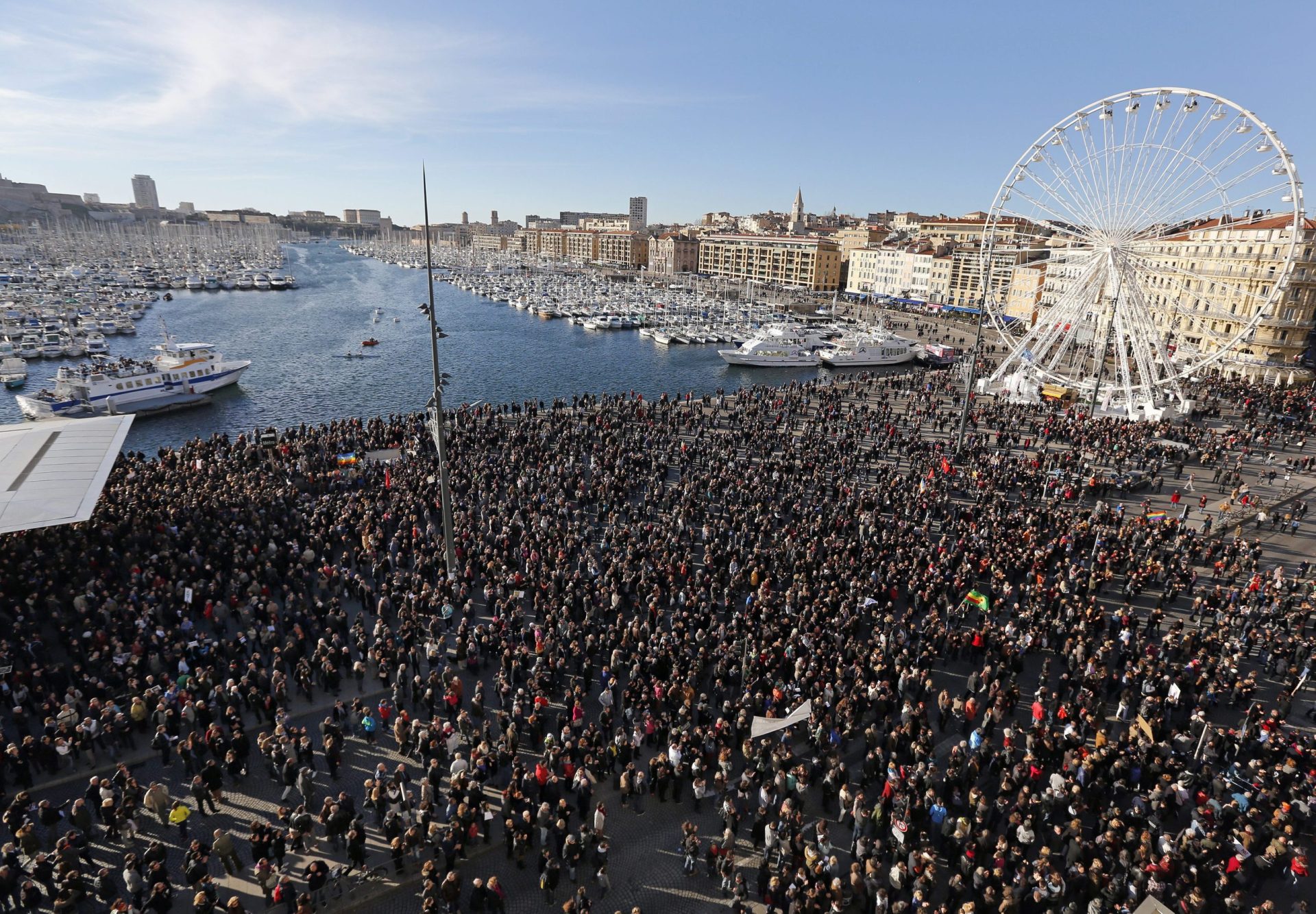 700 mil pessoas manifestaram-se pelas vítimas dos ataques em Paris