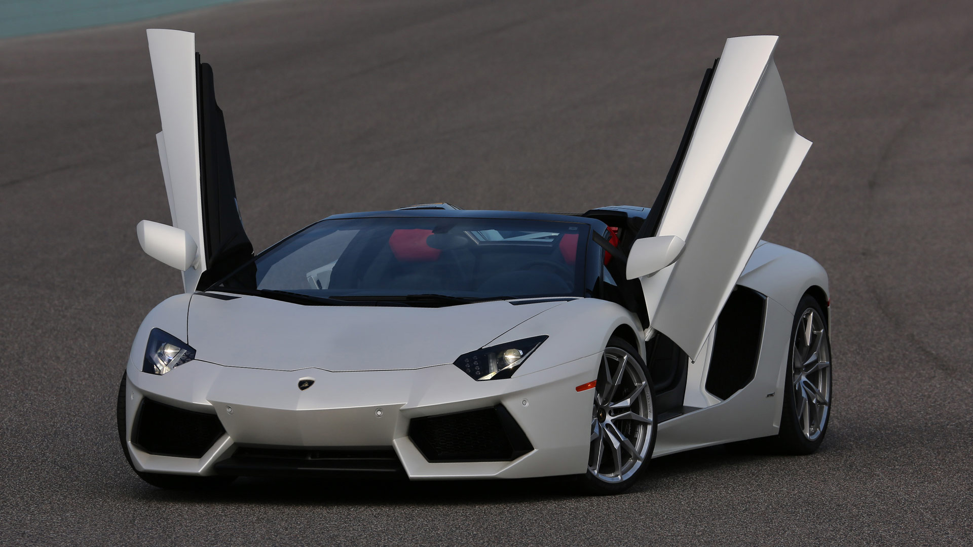 Agência oferece 90 mil euros a quem ajudar a encontrar Lamborghini roubado
