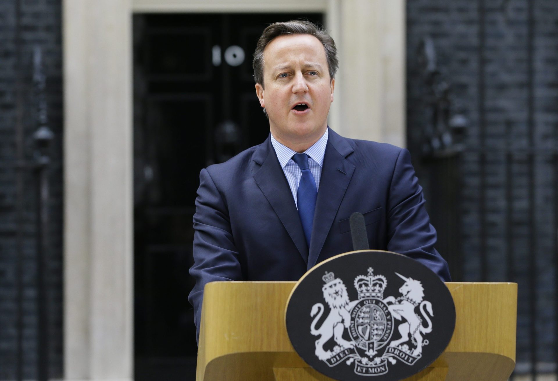 Ataque em Paris: primeiro-ministro britânico mostra-se chocado